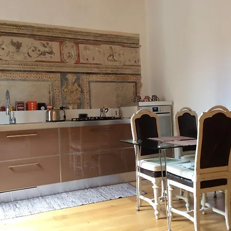 Accademia Deluxe Apartment *